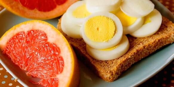 वजन घटाने के लिए अंडे और अंगूर