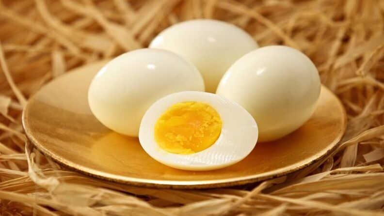 एक प्रकार का अनाज आहार के लिए उबला हुआ अंडा