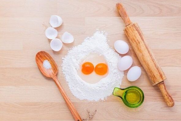 अंडा आहार के लिए एक व्यंजन तैयार करना जो अतिरिक्त वजन को खत्म करता है