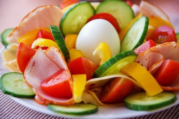 वजन घटाने के लिए अंडा-संतरा आहार मेनू पर सब्जी का सलाद